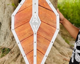 Escudo vikingo de madera: escudo nórdico para cosplay con aspecto desgastado por la batalla y borde de aluminio.