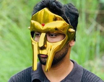 Máscara MF Doom: Acabamento cromado prateado, alças de couro ajustáveis