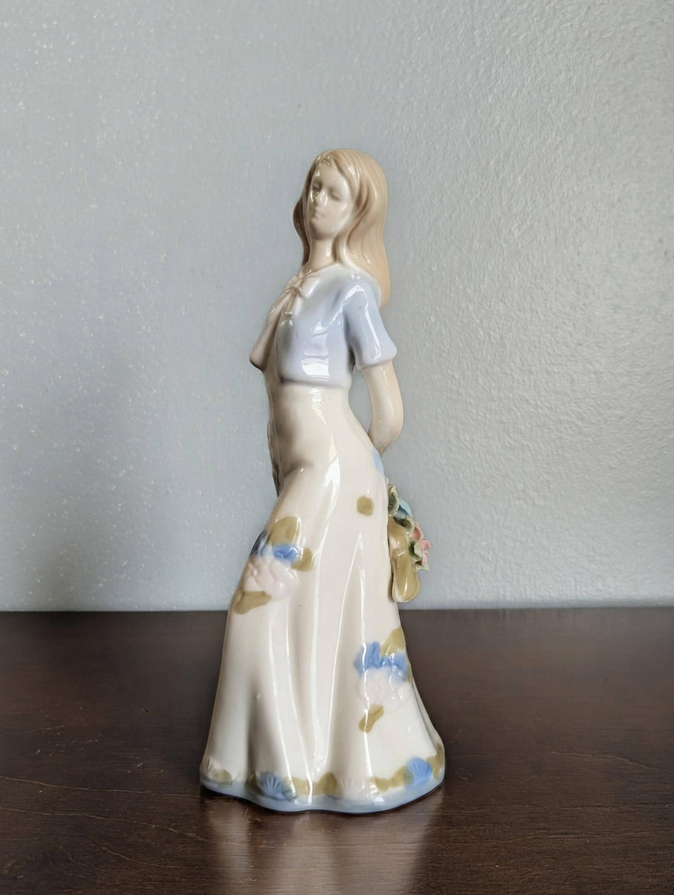 vikingsLLADRO 女性　花　置物　飾物 Lladro Girl Figurine With Flowers - Etsy - Page 6