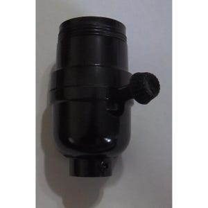 Könnte beinhalten: Eine schwarze Lampenfassung mit zylindrischem Körper, einem Gewinde am oberen Teil und einem seitlich angebrachten Drehschalter. Das Bauteil besteht aus einem glatten, dunklen Material und verfügt über eine kleine Schraube an der Basis.