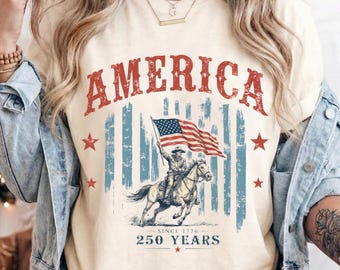 Camiseta Comfort Colors® America 250 Years con la bandera del caballo del oeste / EE. UU. 1776 2026 Camiseta patriótica