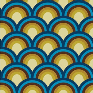 Può includere: Un motivo ripetitivo di semicerchi sovrapposti in tonalità di blu, marrone e giallo. Il motivo ricorda un design retrò degli anni '70.