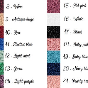 Puede incluir: Una carta de colores con 27 colores de cuentas, cada uno etiquetado. Los colores van desde verde Cactus hasta Rosa beb&eacute; 2, incluyendo tonos de azul, morado y tonos neutros. Las cuentas son peque&ntilde;as y est&aacute;n agrupadas.