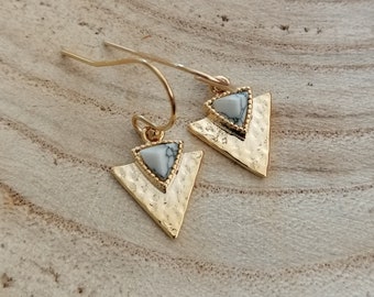 Gold and white triangle earrings - Arrow earrings - White glass earrings - Boho earrings - Triangle earrings - Everyday jewelry