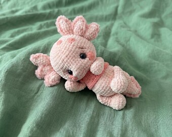 Haakpatroon baby axolotl, gehaakt vispatroon, dikke amigurumi axolotl, schattige lente kleine haakprojecten voor beginners chenillegaren