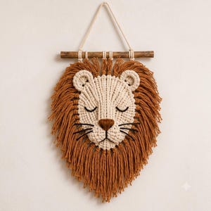 Makramé Lejon Väggbonad - Safari Barnrumsdekor - Boho Djur Väggkonst - Barnrumsgobeläng - Handvävd Djungelgåva