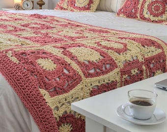 Virkmönster för säng: Modern, dusty pink mormors fyrkantiga sänglöpare design