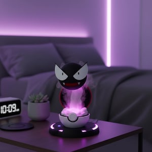 Può includere: Un set di tre tazze in ceramica con finitura opaca e macchiettata. Le tazze sono nei toni crema, grigio chiaro e grigio scuro. Ogni tazza ha un design semplice e minimalista, perfetto per caffè o tè.