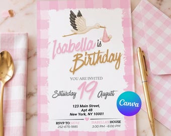 Invitación de cumpleaños para niña con diseño de cigüeña rosa y estampado de cuadros vichy, plantilla editable de Canva (descarga digital)