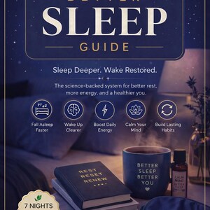 Può includere: Un poster informativo Better Sleep Guide con sfondo blu scuro stellato. Il testo include Better Sleep Guide, Sleep Deeper. Wake Restored., e 7 Nights to Better Sleep & Better Days. Sono visibili un libro, una tazza e una mascherina per dormire.