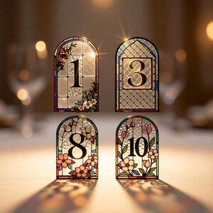 Plantilla de números de mesa de boda con efecto vidriera, paquete de letreros de boda imprimibles, números de mesa góticos vintage, PDF editable para crear tú mismo con Canva.