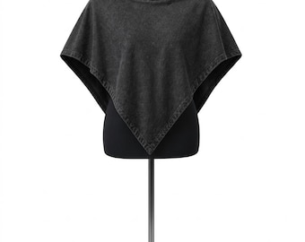 Płaszcz-ponczo z kapturem inspirowany wilkiem – minimalistyczny, ciemnografitowy peleryna | Styl fantasy Rogue / Warrior | Unisex, ręcznie robiony