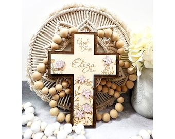 Personalisiertes Holzkreuz, graviertes Blumentaufgeschenk
