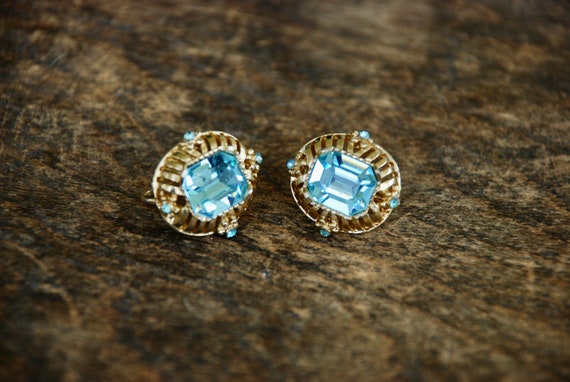 Vintage CORO Screw Back Earrings Blue Rhinestones… - image 2