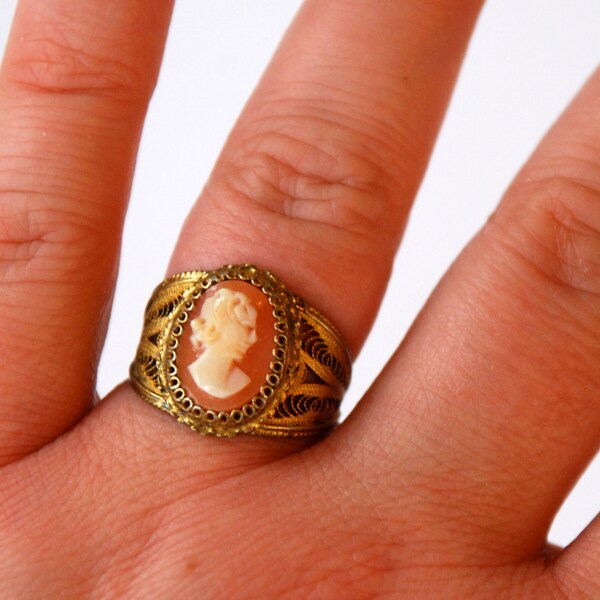 Vintage Cameo Ring Gold Vermeil Over 800 Sterling Silver Filigree Carved Shell Cameo Size 7 1950's // Vintage Jewelry