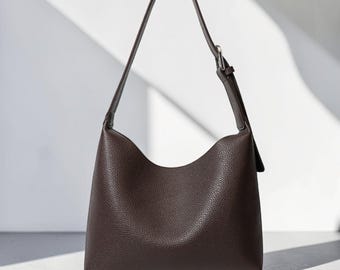 Bolsa de ombro feminina em couro legítimo, bolsa de couro bovino de alta qualidade, elegante bolsa hobo, bolsa tipo saco macia, bolsa minimalista para o dia a dia.
