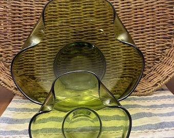 Juego de salsa para patatas fritas con aguacate y hojas verdes de Anchor Hocking, estilo vintage, con cuencos de cristal pellizcados de estilo moderno de mediados de siglo.