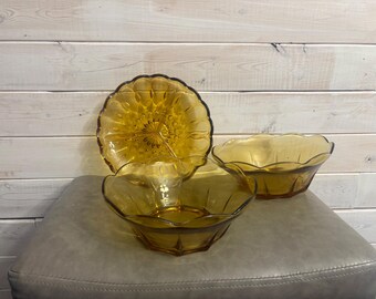 Vintage bärnstensfärgad glasvärdinna – Anchor Hocking MCM skålar, relishbricka