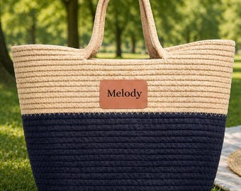 Bolso de playa de paja tejido a mano con monograma personalizado.