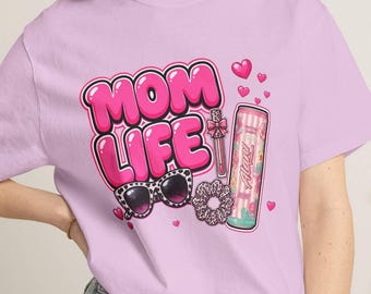 Camiseta con estampado de bebidas energéticas y colores reconfortantes para mamás.
