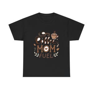 Camiseta com estampa "Café para o Dia das Mães - Moça que Combustível com Cafeína" - Amante de Café