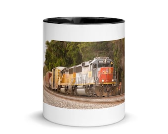 Taza de café/café de cerámica - SP/CottonBelt/UP1068 en el camión de Salinas en Lick - Parte de la colección de la unidad de parches de servicio de Roseville - ¡Colecciona las 3!