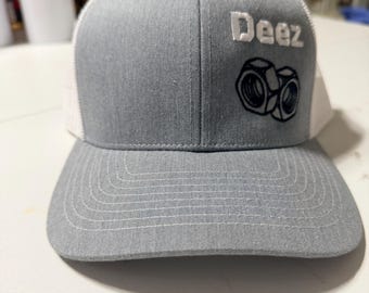Deez Nuts Trucker Hat – Funny Richardson 112 Snapback Cap – Embroidered Mechanic Hat – Custom Shop Humor Gift – Gray Mesh Adjustable Hat