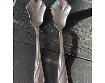 Cucharas azucareras Pfaltzgraff GLENNBROOK de acero inoxidable con acabado brillante y diseño en espiral (dos unidades)