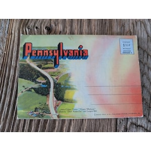 Puede incluir: Un juego de tres tazas de cerámica con un acabado mate moteado. Las tazas son en tonos crema, gris claro y gris oscuro. Cada taza tiene un diseño simple y minimalista y un asa redondeada.