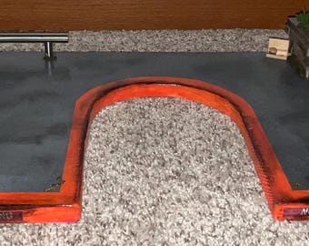 Ręcznie robiony skatepark fingerboardowy Street Plaza – Drewniany mini skatepark z poręczą, krawędzią i trawiastym boksem – Niestandardowa konfiguracja rampy fingerboardowej