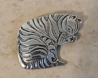 Broche modernista firmado por Darveau, con forma de gato, chapado en plata/estaño, QC, artista canadiense, MCM.