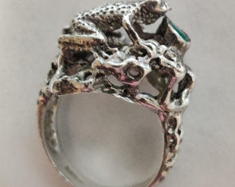 Vintage Modernist Sterling Silver Frog on a Rock Ring Emerald Stone – Sculptured Designer Jewelry