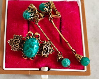 Vintage Czech Green Mottled Glass Dangling Earrings and Brooch Jewelry Set Gilt Brass Filligree