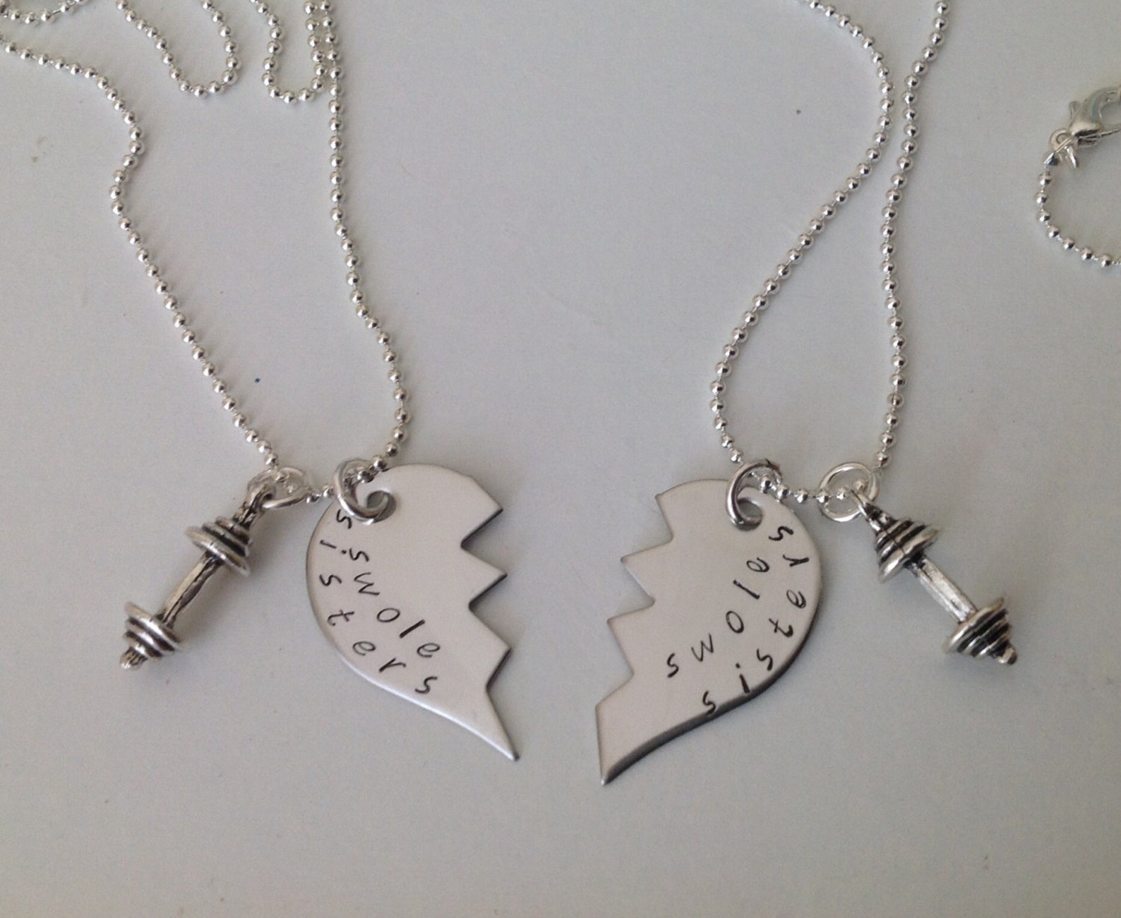 Swole Schwestern Halsketten. XFIT. Training. Gewichtheber Swole Schwestern Halsketten. XFIT. Training. Gewichtheber