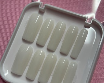 Uñas postizas de gel blanco lechoso