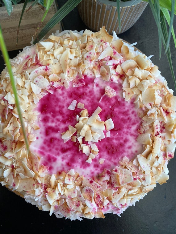 Vegan  vanilla  coconut raspberry cake  8'' !