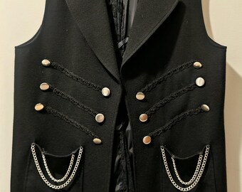 Chaleco negro estilo steampunk reciclado