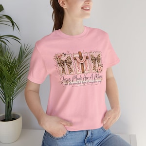 Jesus maakte van haar een mama T-shirt | Gebloemd T-shirt met strik en kruis met luipaardprint