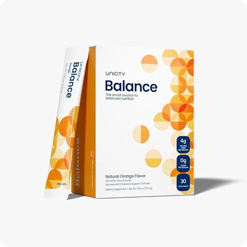 K&ouml;nnte beinhalten: Eine wei&szlig;e Schachtel und ein P&auml;ckchen Unicity Balance, ein Nahrungserg&auml;nzungsmittel mit nat&uuml;rlichem Orangengeschmack. Auf der Schachtel steht "Balance" und "Die intelligente L&ouml;sung f&uuml;r ausgewogene Ern&auml;hrung". Die Schachtel enth&auml;lt 30 Sticks.