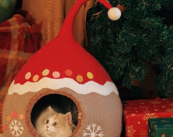 Maison Paws Living "Twinklelight Hearth" Christmas Cat Cave – 100% NZ Wool – Handmade, Non-Toxic – Winter Holiday Hideout for Cats & Kittens