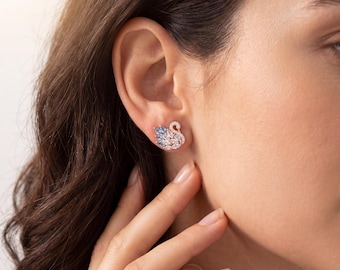 Zwaanoorbellen, sierlijke kristallen vogeloorbellen, blauwroze zwanenoorbellen, elegante bruidssieraden, cadeau voor haar
