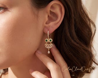 Uiloorbellen, 18 kt vergulde hangoorbellen, groene CZ-druppeloorbellen, boho-diersieraden cadeau voor haar