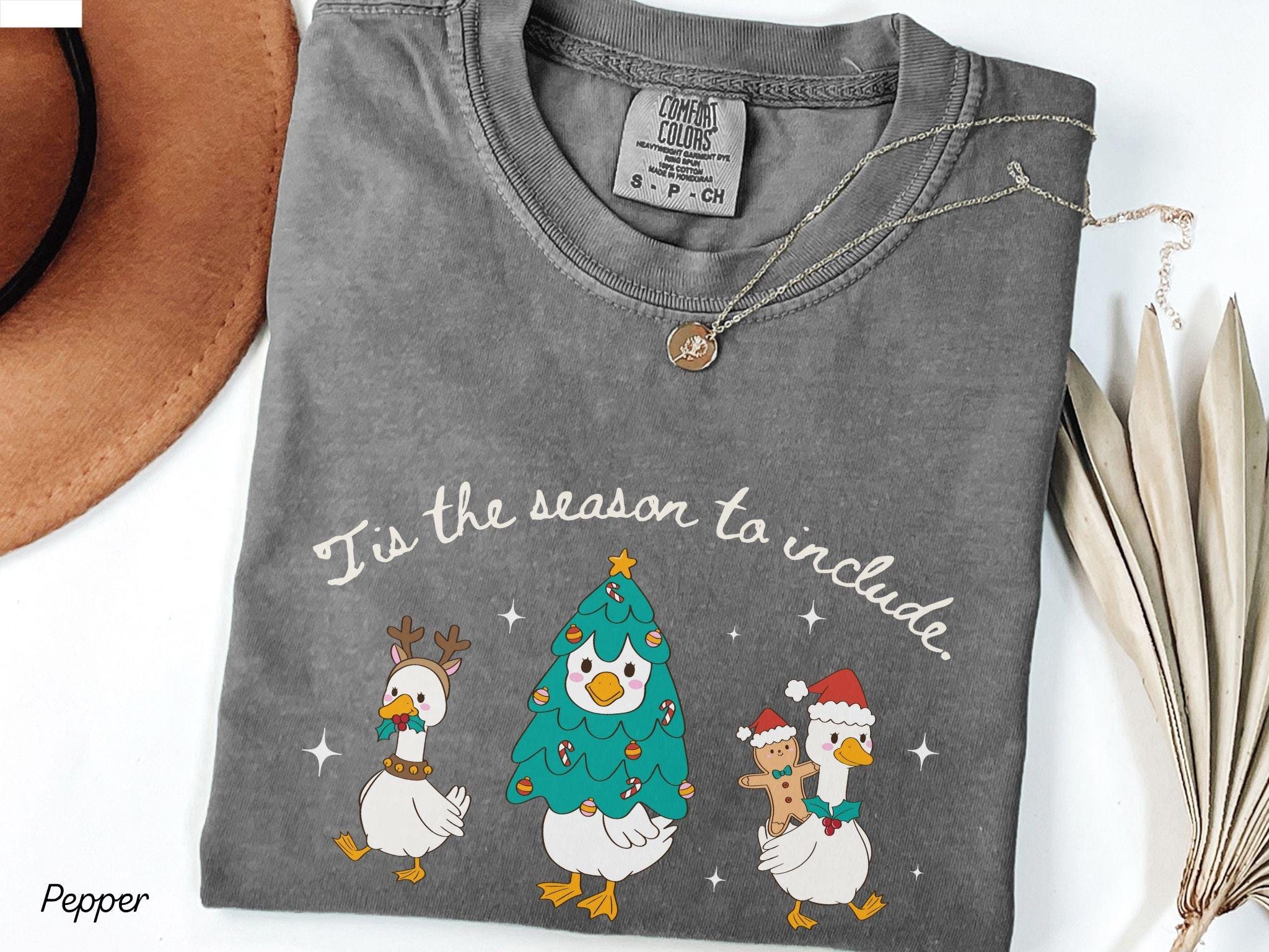 インクルージョンクリスマスTシャツ、ファニーグースホリデーTシャツ