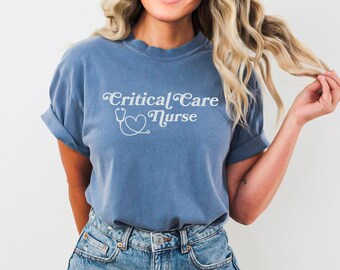 Camiseta con estetoscopio de corazón para enfermeras de cuidados críticos