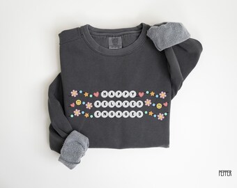Sudadera con cuello redondo y pulsera de la amistad ABA.