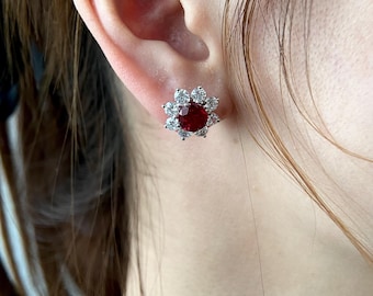 Sonnenblume Rubin Ohrstecker, Minimalistischer Geburtsstein Schmuck, Hochzeit & Jubiläum Ohrringe