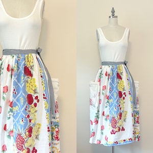 27 - 30 Taille Vintage Patchwork Wickelrock, Upcycled Textiles Erdbeere Blumendruck Wickelrock, Sommermode Bestickter Midi Rock