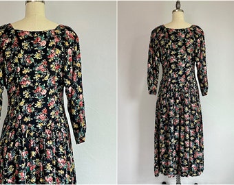 Vintage 80s Starina Rayon Dress / 1980s Black Ground Floral Print Sweetheart Neck Dress / Made in India