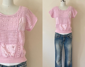 Top vintage de los 80 con patchwork bordado a mano a crochet, camisa blusón rosa de algodón con mangas cortas.