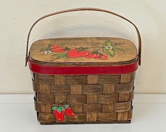 Vintage 60s Caro-Nan Strawberry Handbag, 1960s Woven Wood Basket Box Purse, Hand Painted Box Bag, Preppy Summer Bag